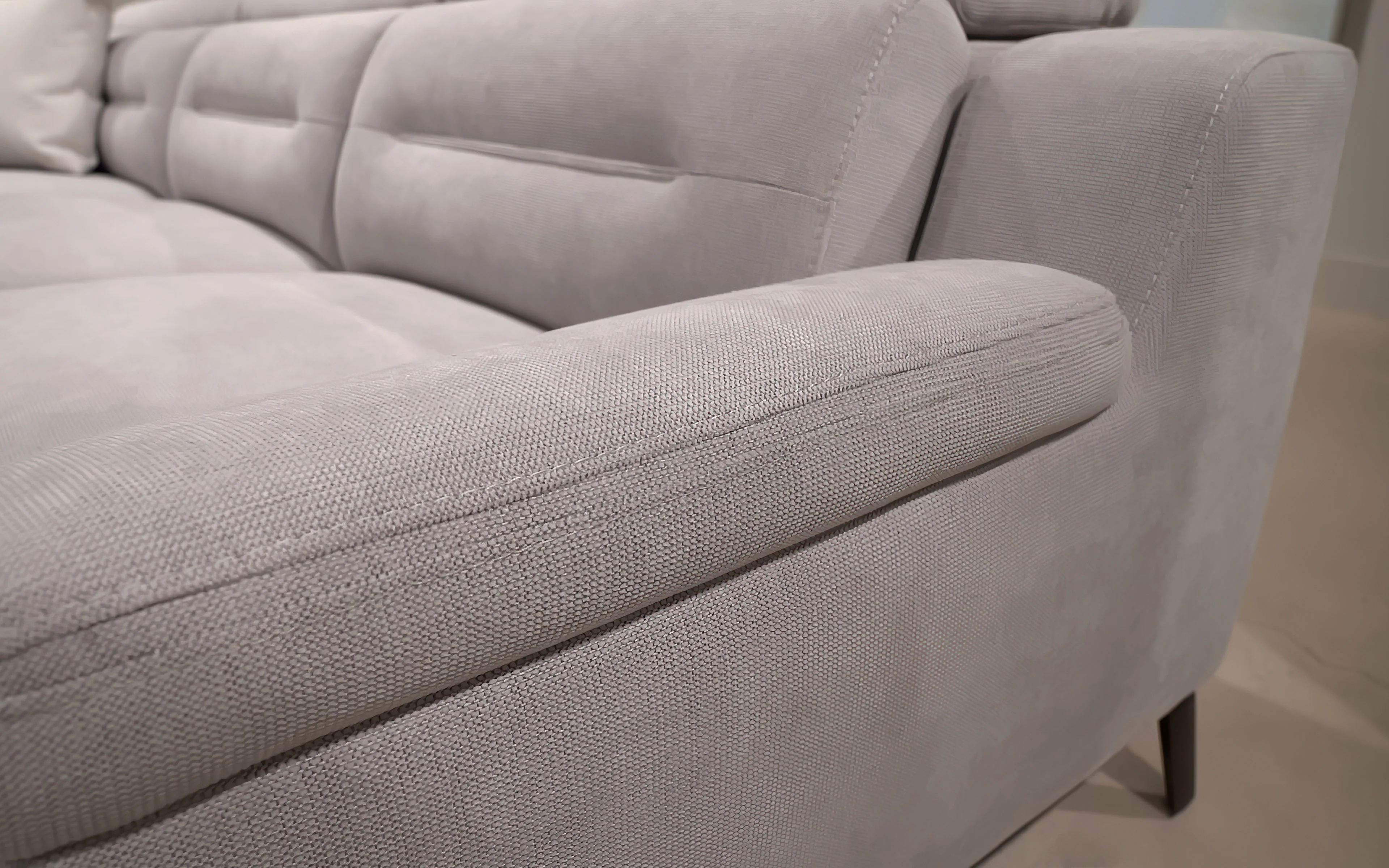 Maestrale Modern Motion Sectional - Image 8