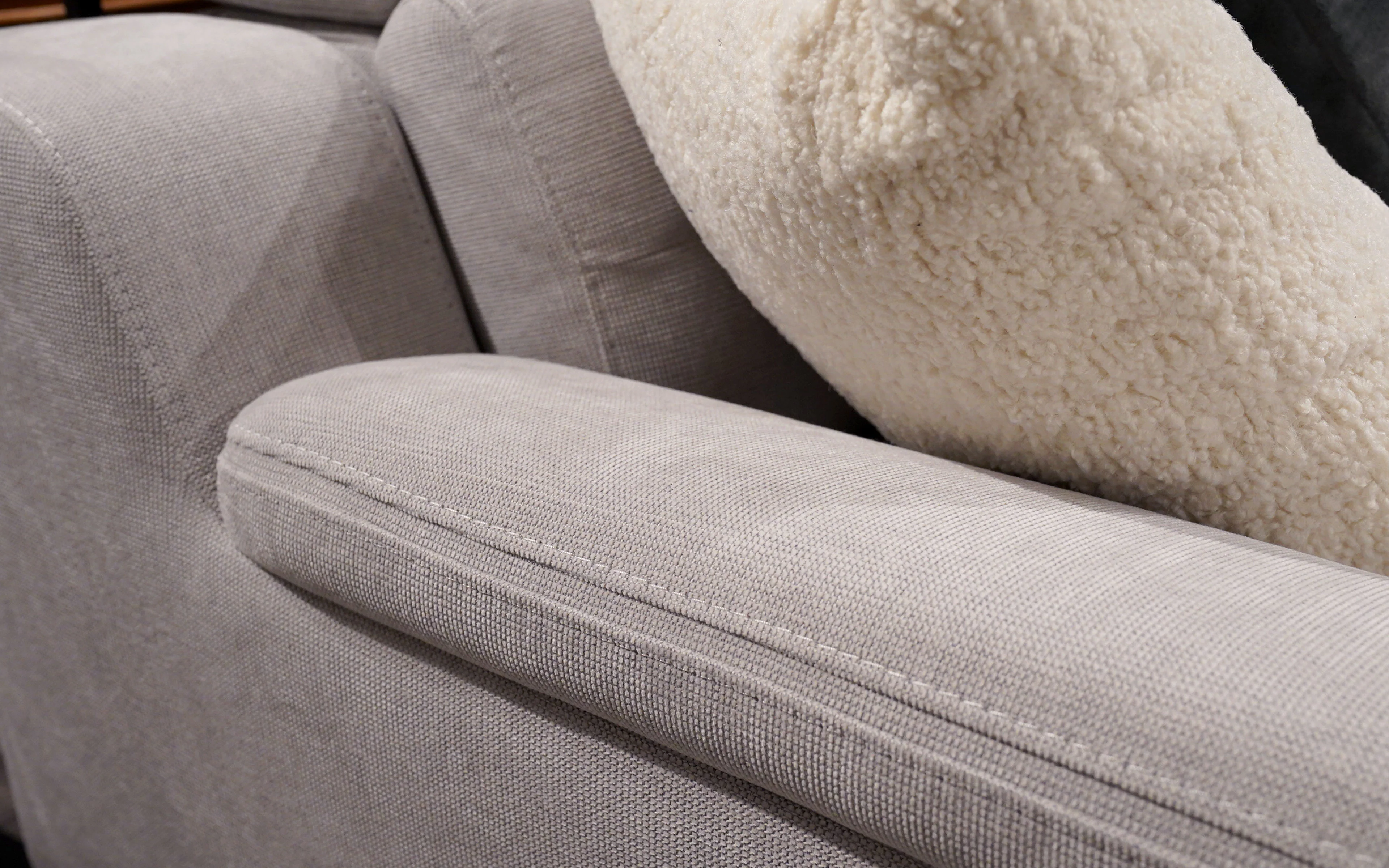 Maestrale Modern Motion Sectional - Image 9