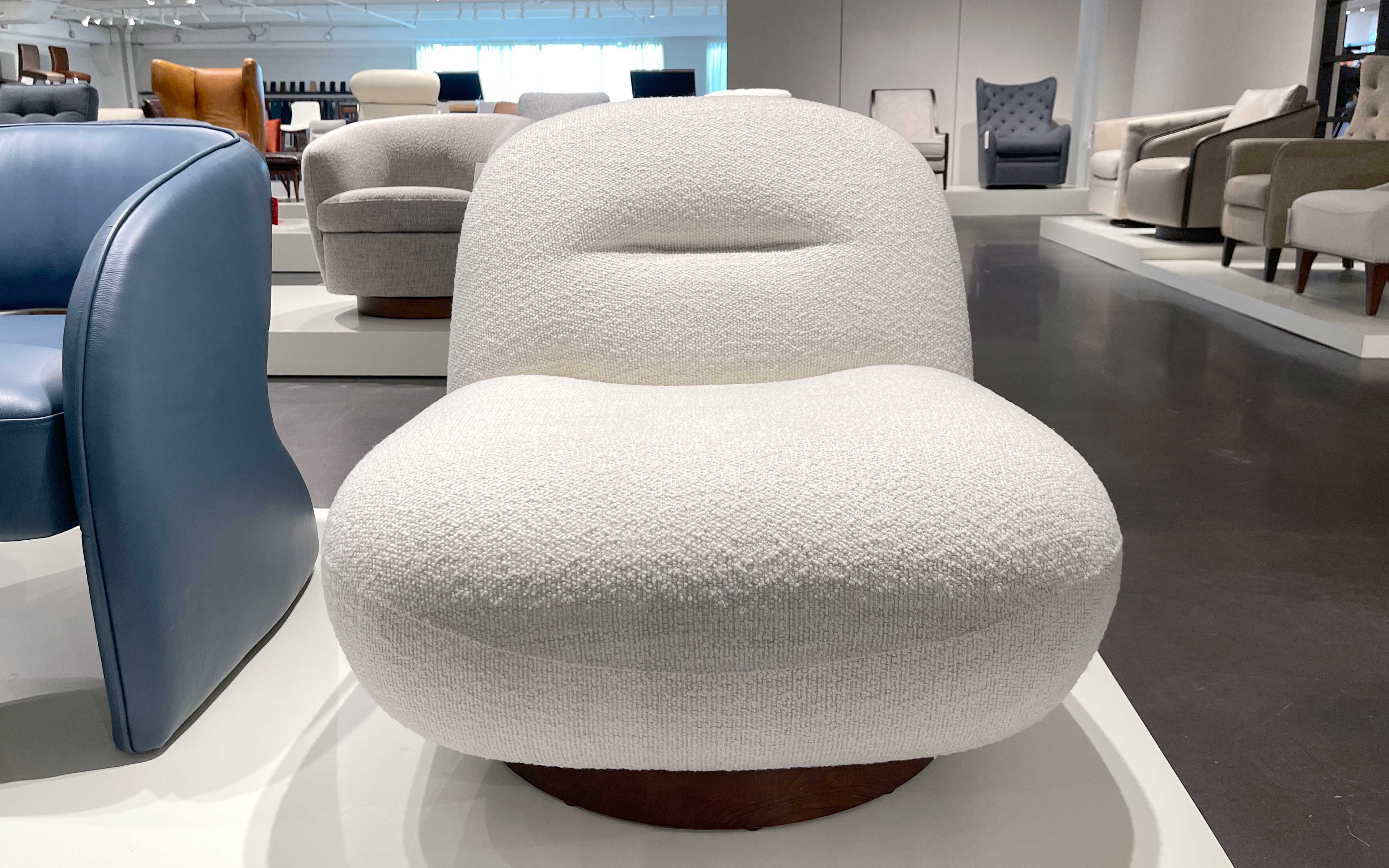 Nimbus Modern Motion Swivel Chair - Image 3