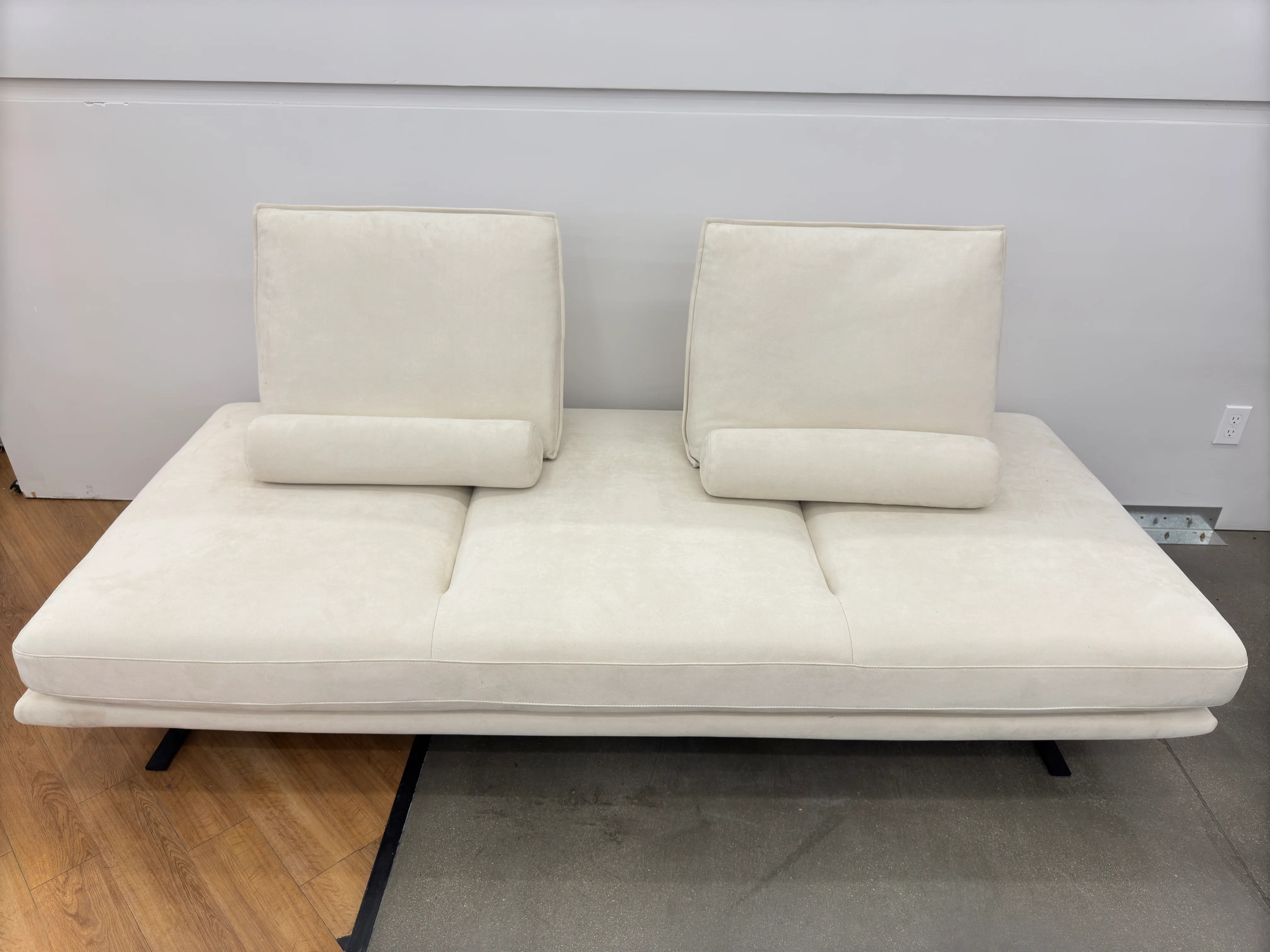 Pandora Modern Motion Sofa - Image 3