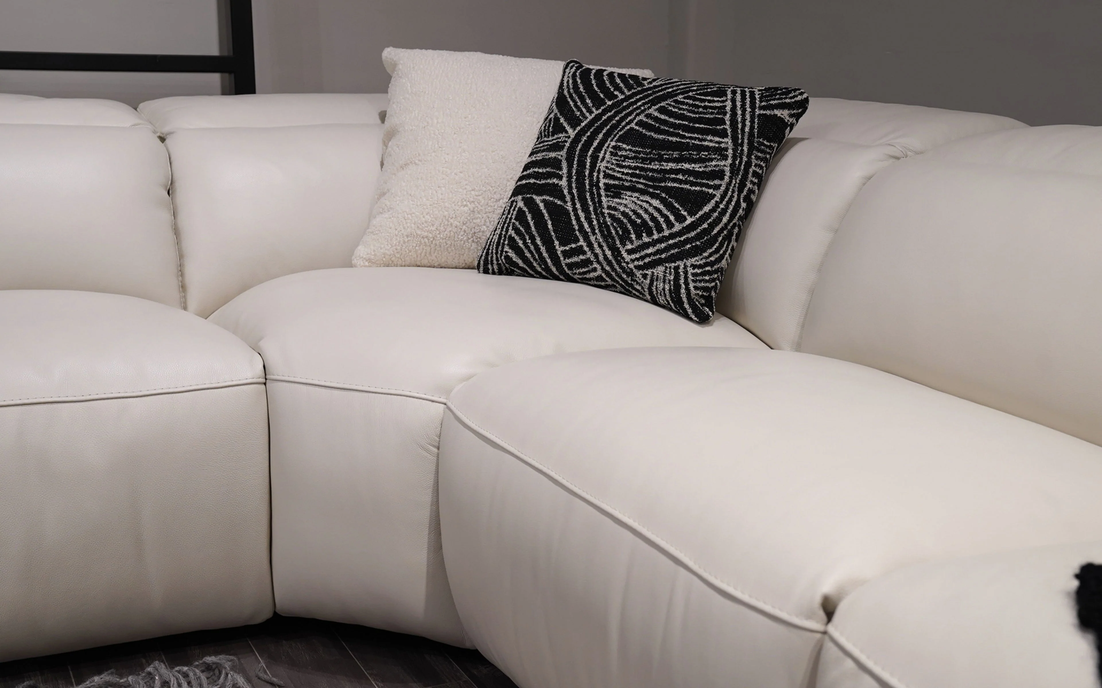 Rosabella 5pc Modern Leather Reclining Sectional - Image 10