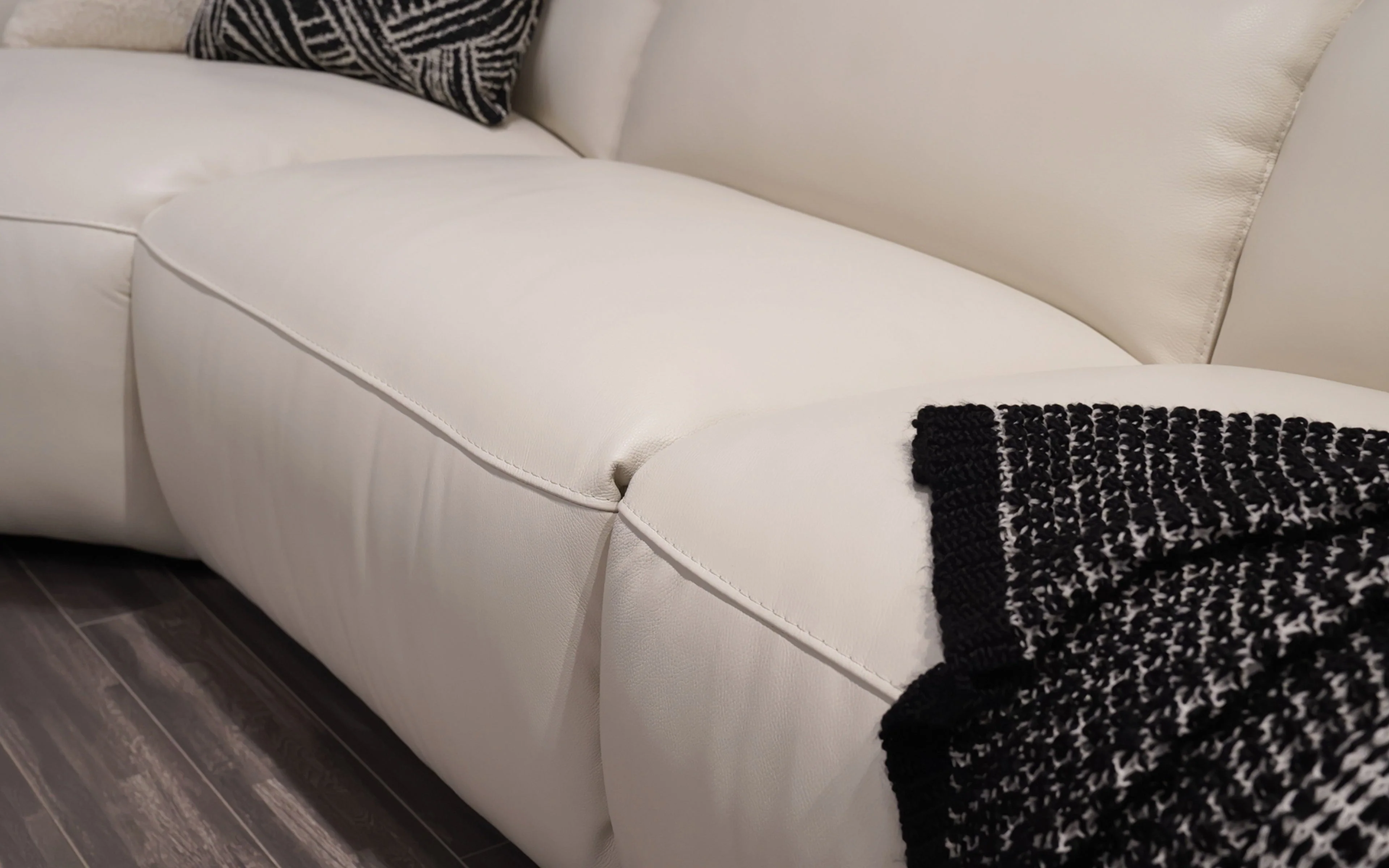 Rosabella 5pc Modern Leather Reclining Sectional - Image 11