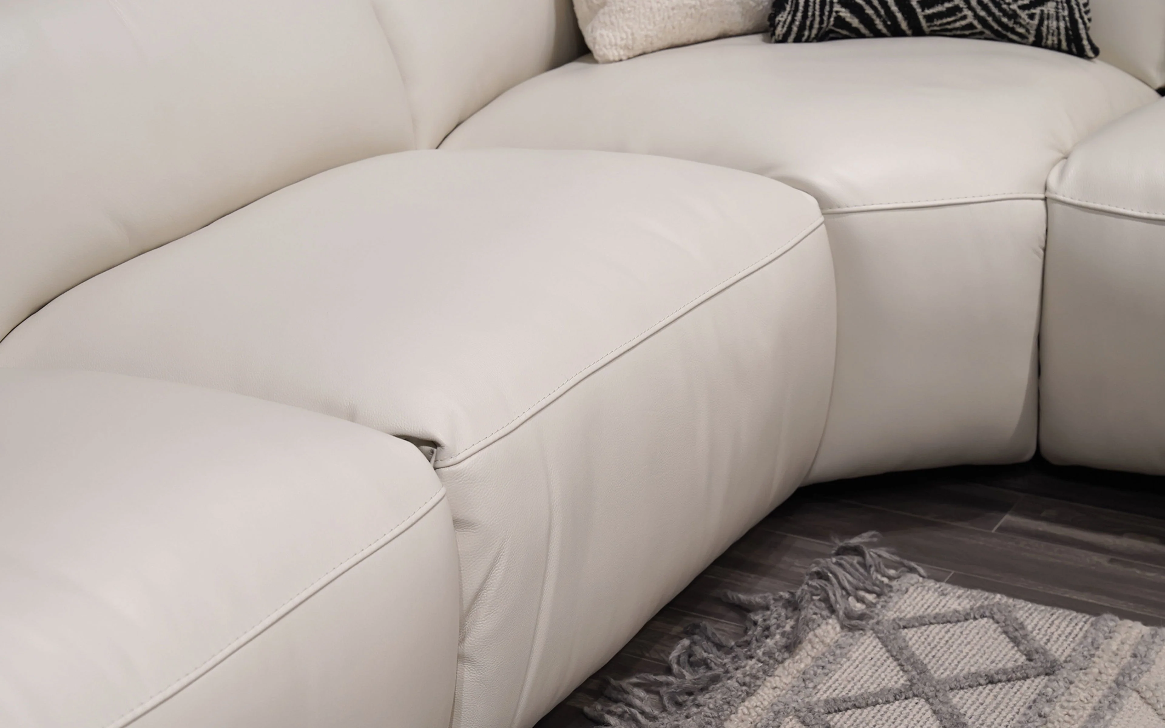 Rosabella 5pc Modern Leather Reclining Sectional - Image 9